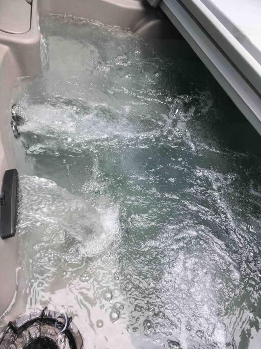 Caddy Corner Has A Hot Tub Just Outside Of Town Villa French Lick Bagian luar foto
