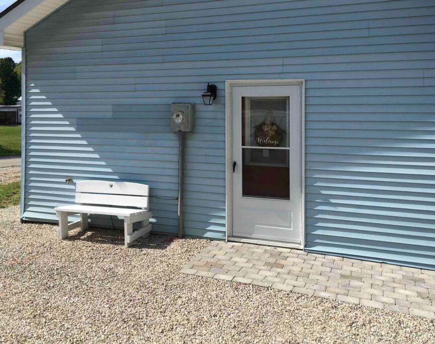 Caddy Corner Has A Hot Tub Just Outside Of Town Villa French Lick Bagian luar foto