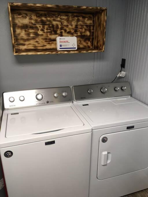 Caddy Corner Has A Hot Tub Just Outside Of Town Villa French Lick Bagian luar foto