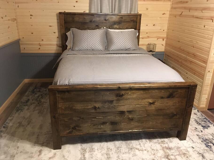 Caddy Corner Has A Hot Tub Just Outside Of Town Villa French Lick Bagian luar foto